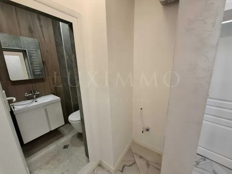 Stylish Renovated 2-Bed Apartment in Varna's Heart - €239,900 - Image 2