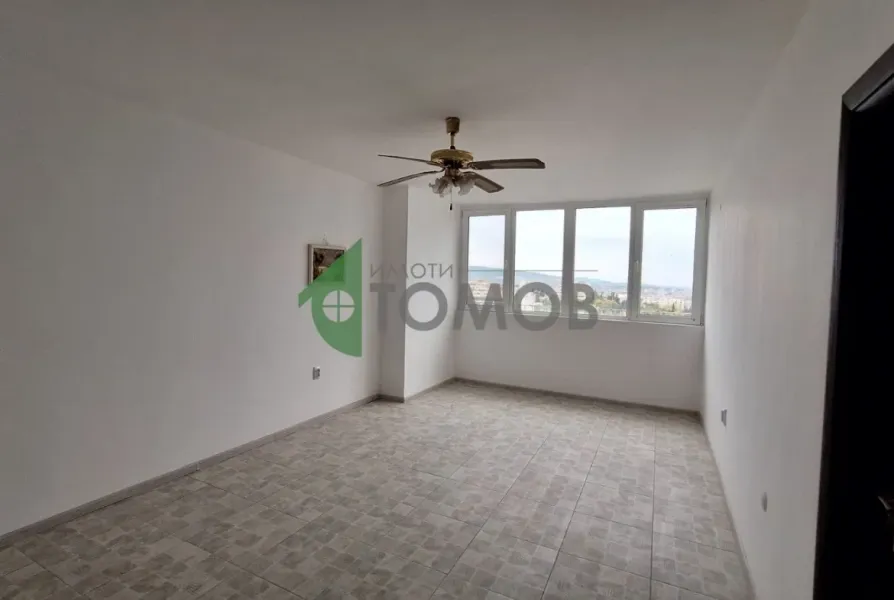 Spacious, Renovated 3BR Apartment with Great Views in Stara Zagora - Image 3