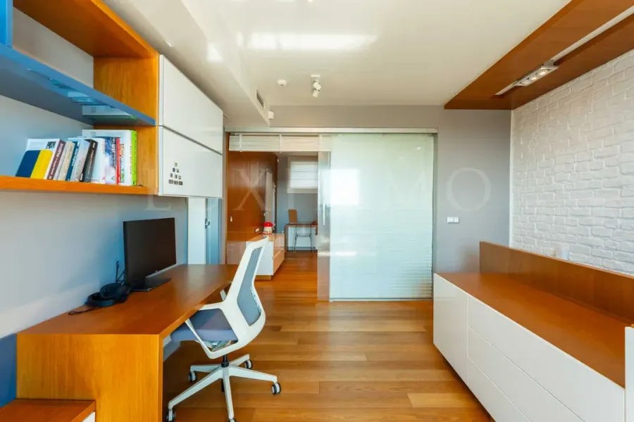 Spacious, Fully Furnished Maisonette with Sea Views in Burgas - Image 2