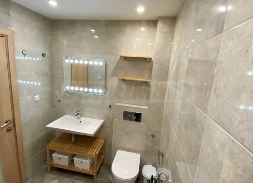 Stylish 2-Bedroom Apartment with Parking in Plovdiv, Bulgaria - Image 1