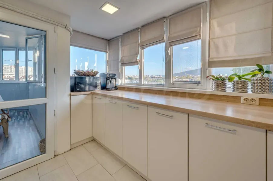 Spacious 3-Bedroom Apartment with Panoramic Views in Sofia - Image 2