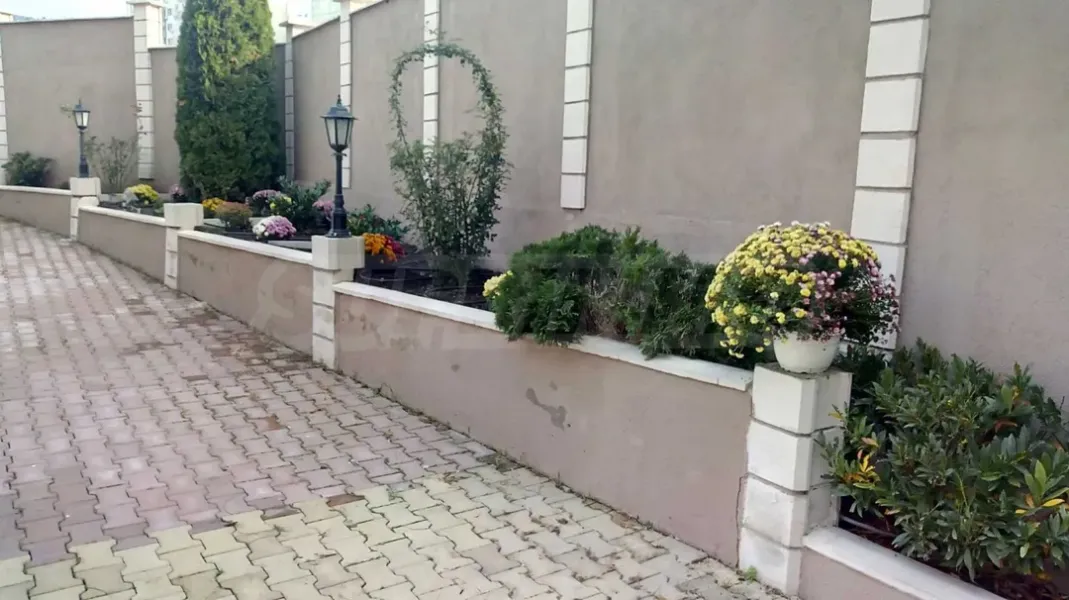 Spacious 4-Bedroom Apartment in Varna's " Mladost" Area - Image 2