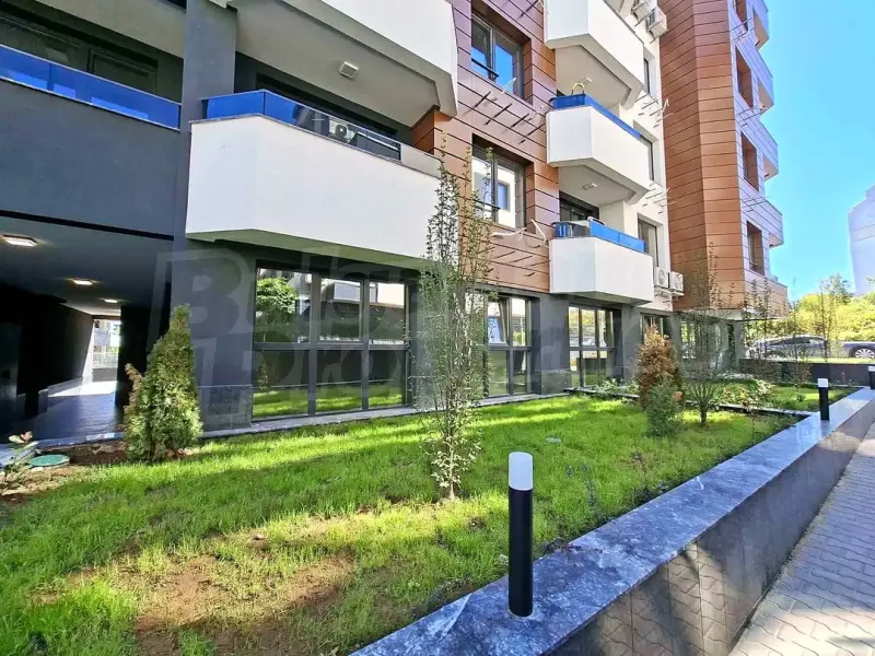 Spacious South-Facing Apartment in New Sofia Complex - Image 2