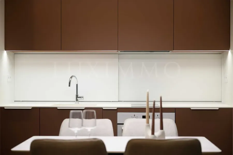 Spacious, Fully Furnished Apartment with Panoramic Terrace in Plovdiv - Image 4