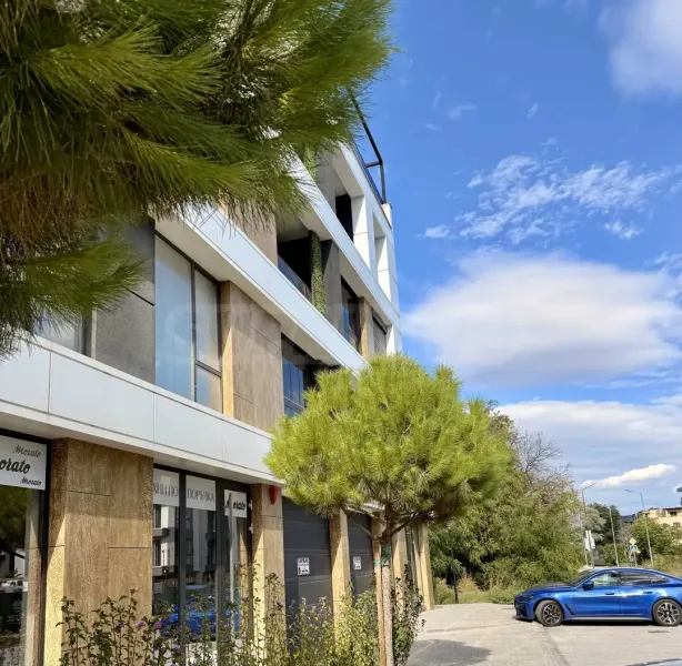 Spacious 3BR Apt w/ Greblena Base View - Image 4