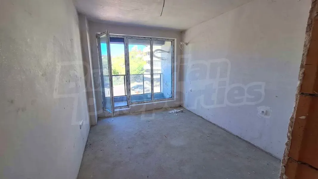 Spacious Two-Bedroom Apartment in New Varna Building - Image 4