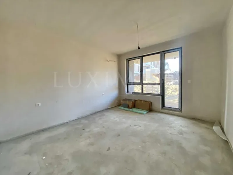 Spacious 1-Bedroom Apartment Near Danube with Terrace - Image 2