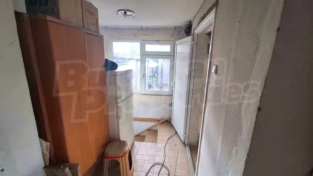 Charming House in Varna's Central District for Renovation - Image 3