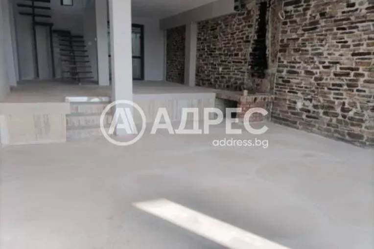 Spacious Family Home with Spa Facility in Stara Zagora, Bulgaria - €260,000 - Image 4