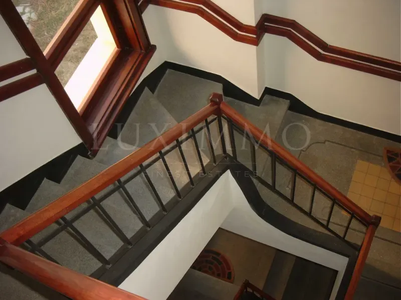 Spacious 5-Bedroom House in Central Plovdiv – Unique Investment Opportunity - Image 2