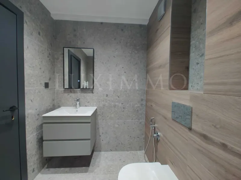 Stylish 2-Bedroom Apartment in Vitosha District, Sofia - Image 4
