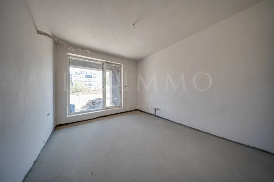 Spacious Two-Bedroom Apartment with South-Facing Yard in Malinova Dolina - Image 5