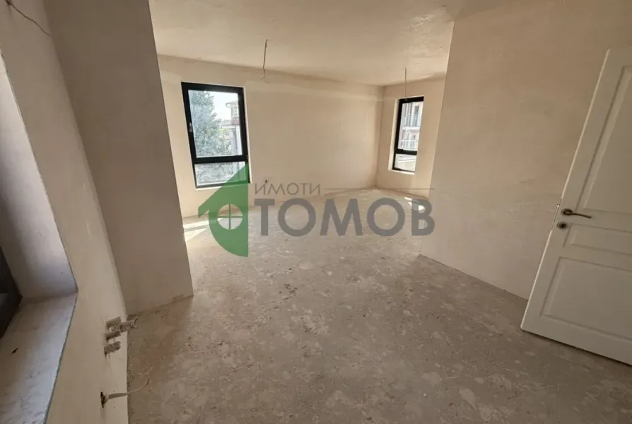 Spacious 3-Bedroom Apartment Near Park in Stara Zagora - Image 5