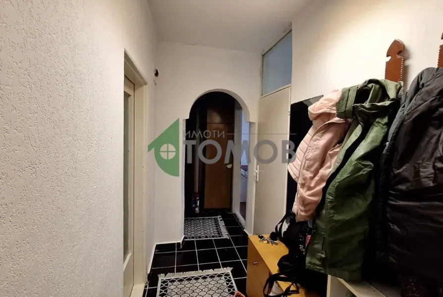 Spacious 3-Bedroom Apartment in Zheleznik, Stara Zagora - Image 3