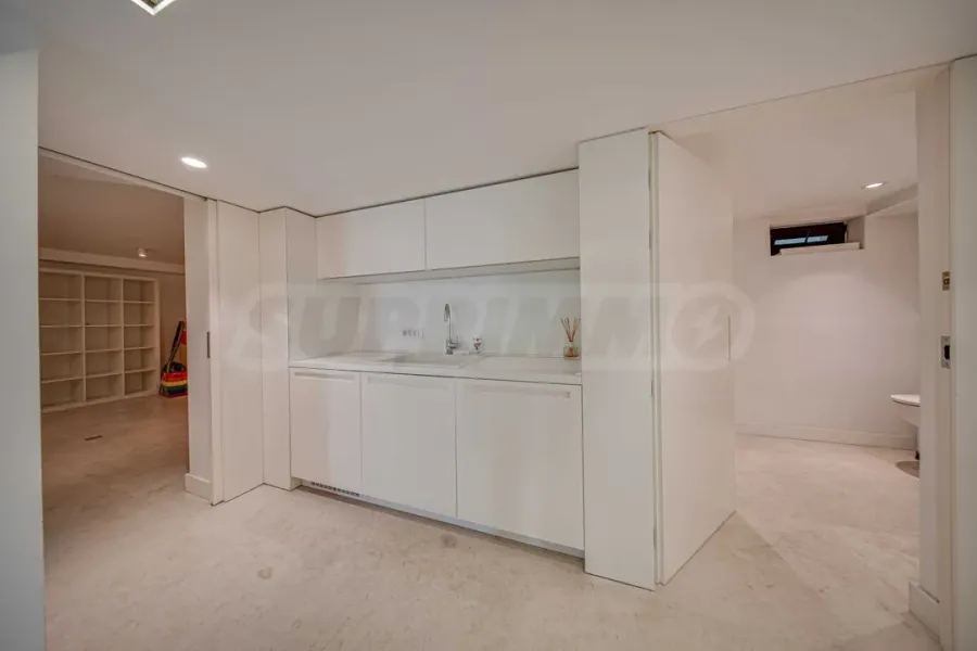 Luxury Sofia Home: 4 Bed, SPA, Garden Oasis - Image 4