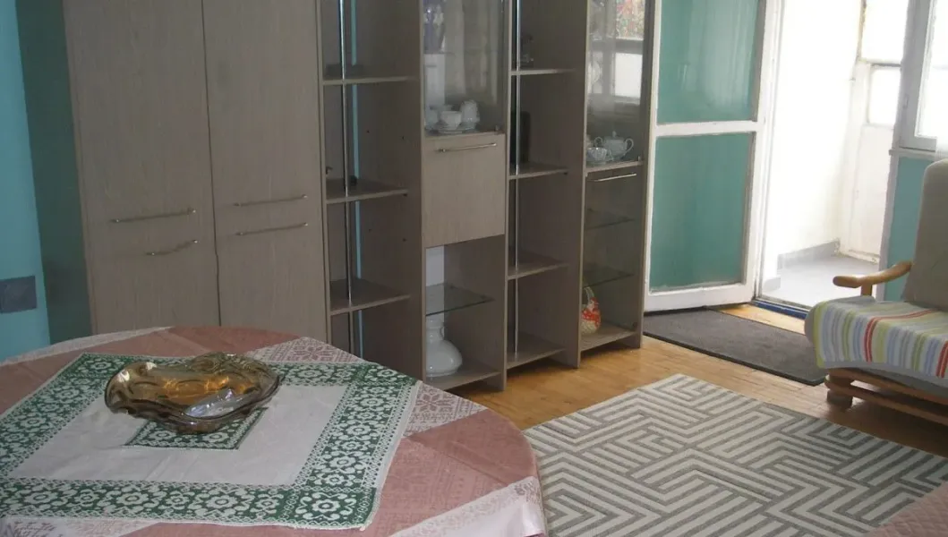 Spacious 3-Bedroom Apartment for Rent in Sofia's Geo Milev Area - Image 3