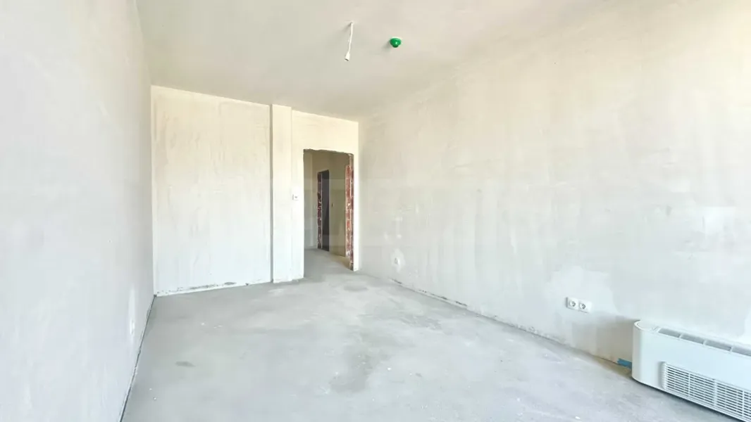 Spacious Smart Tower Apartment with Stunning City & Mountain Views - Image 2