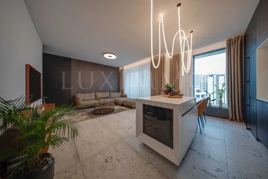 Sun-Drenched Apartment in Sofia's Diamond 1 - Image 3