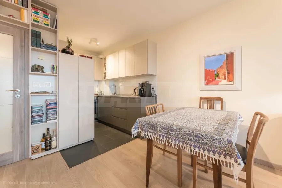 Spacious Sea View Apartment in Varna Center - Image 1