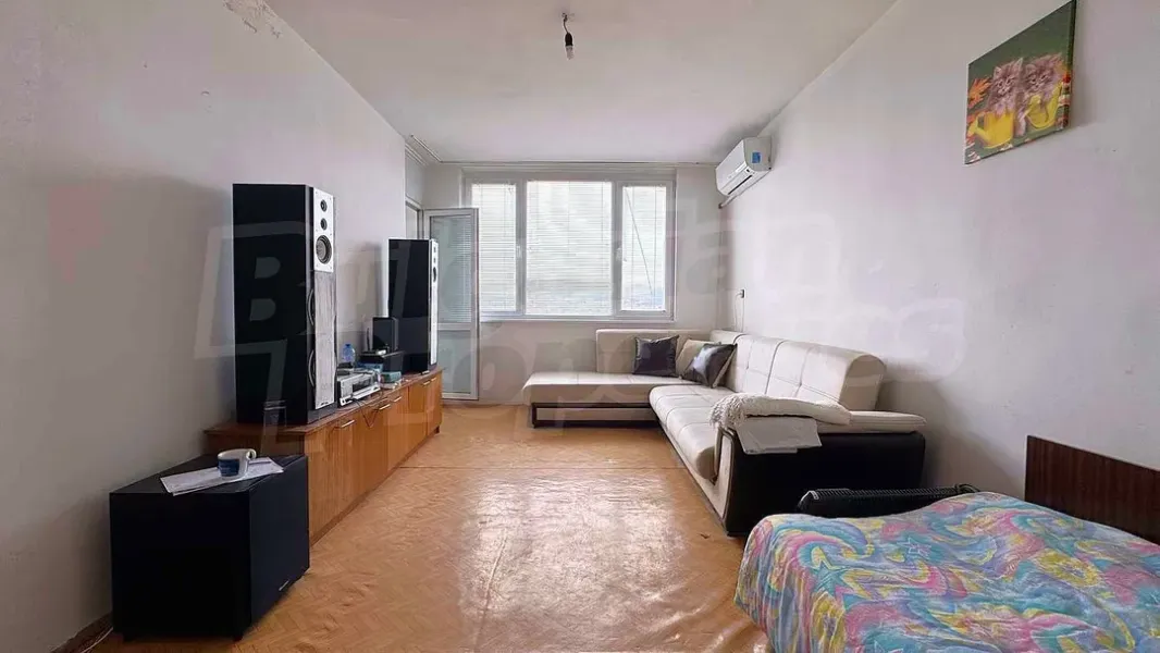 Spacious 1-Bedroom Apartment with Stunning Views in Stara Zagora - Image 2