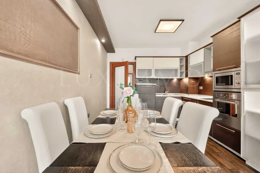 Spacious, Fully Furnished Apartment in Varna's Confuto District - Image 1