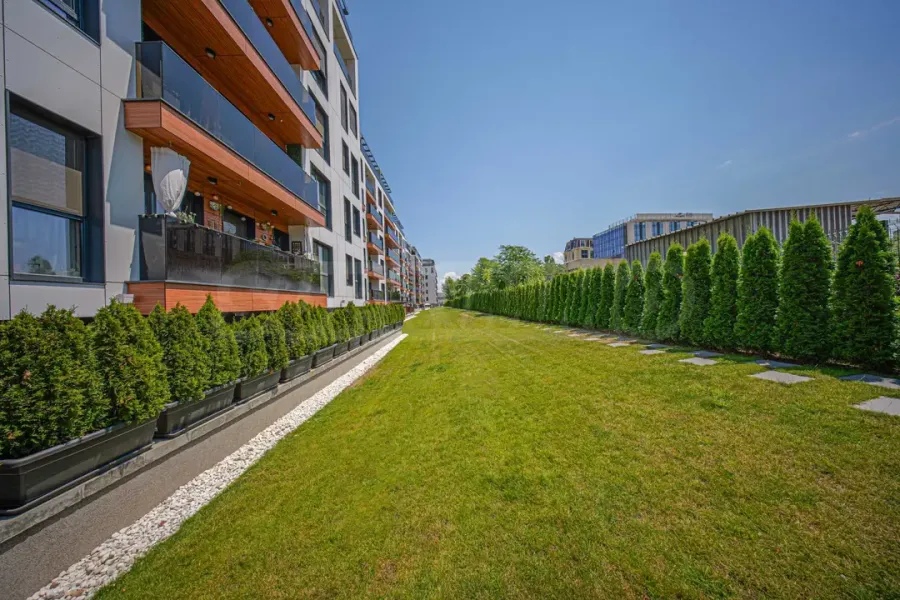 Spacious 3-Bedroom Flat in Sofia's White Quarter - Image 4