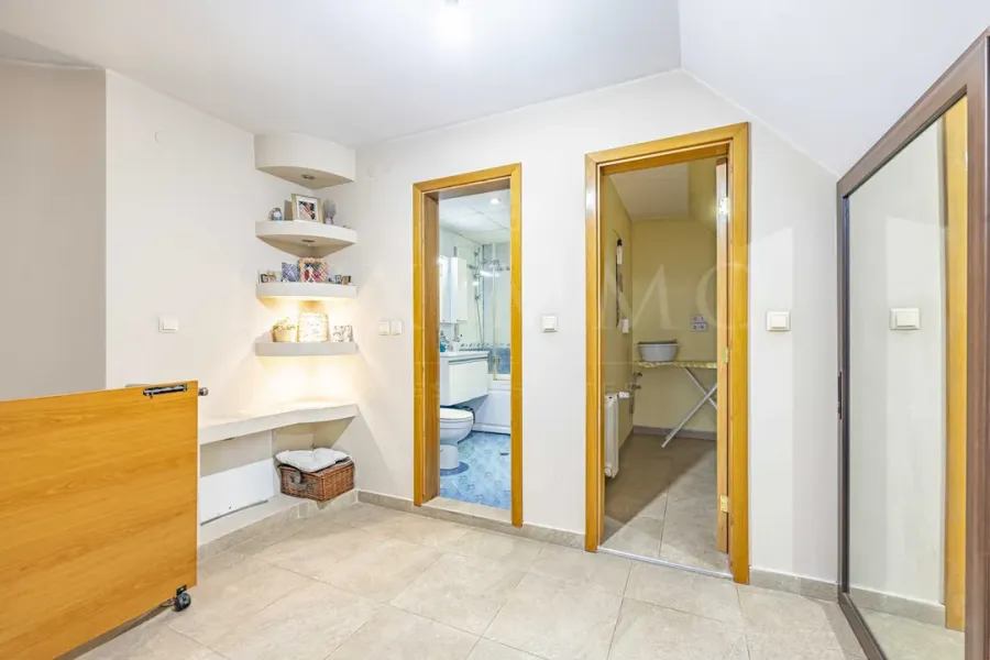 Spacious Furnished Maisonette with Stunning Sofia & Mountain Views - Image 1