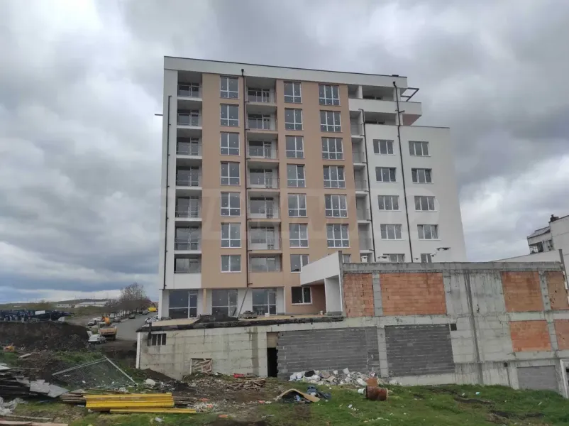 Spacious New Apartment with Lake Views in Burgas - Image 1