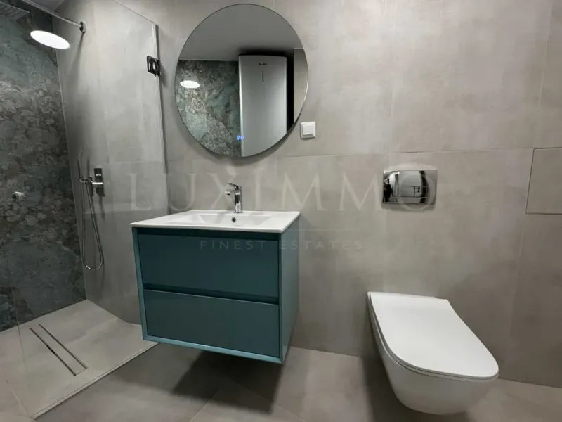 Stylish 2-Bedroom Apartment with Sea Views in Varna's Greek Quarter - Image 4