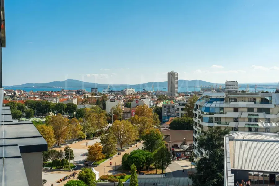 Spacious, Fully Furnished Maisonette with Sea Views in Burgas - Image 1