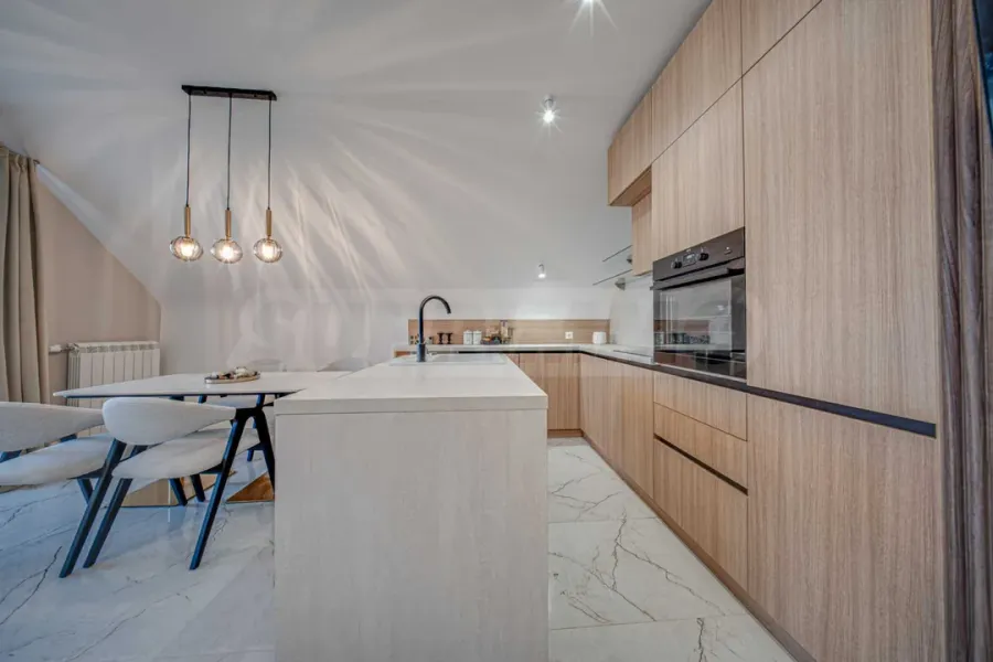 Spacious 2-Bedroom Apartment w/ Parking in Kr. Vada - Image 1