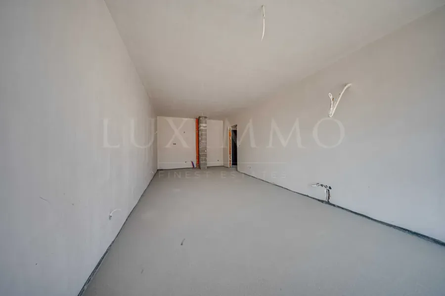 Spacious Two-Bedroom Apartment with South-Facing Yard in Malinova Dolina - Image 3