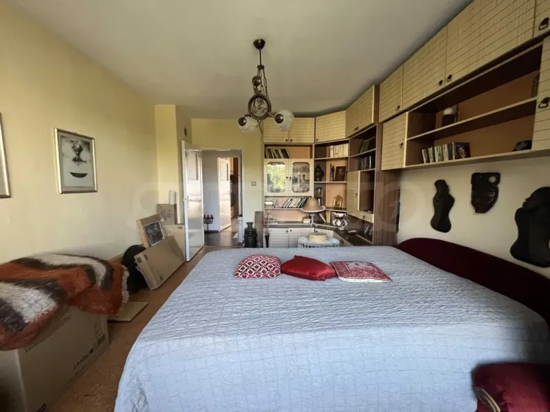 Spacious 2-Bedroom Apartment in Burgas Center - Image 2