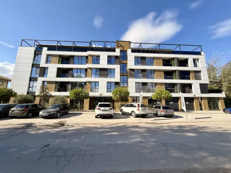 Spacious 3BR Apt w/ Greblena Base View - Image 5