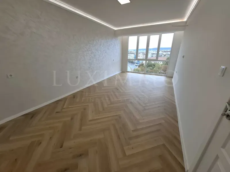 Stylish Renovated 2-Bed Apartment in Varna's Heart - €239,900 - Image 3