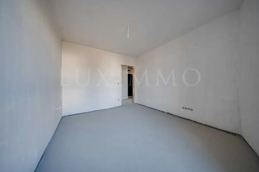 Stylish One-Bedroom Apartment with Yard in Malinova Dolina - Image 2