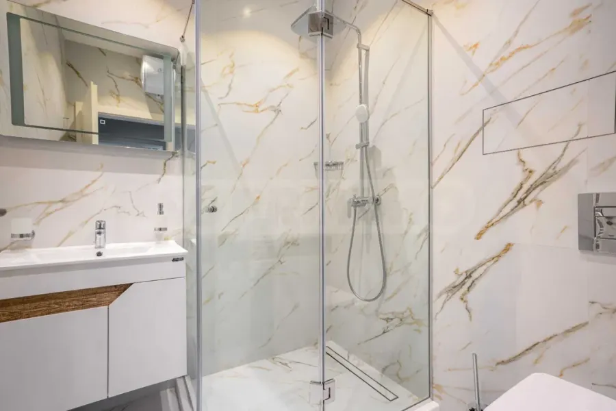 Stylish One-Bedroom Apartment in Plovdiv's Hristo Smirnenski - Image 5