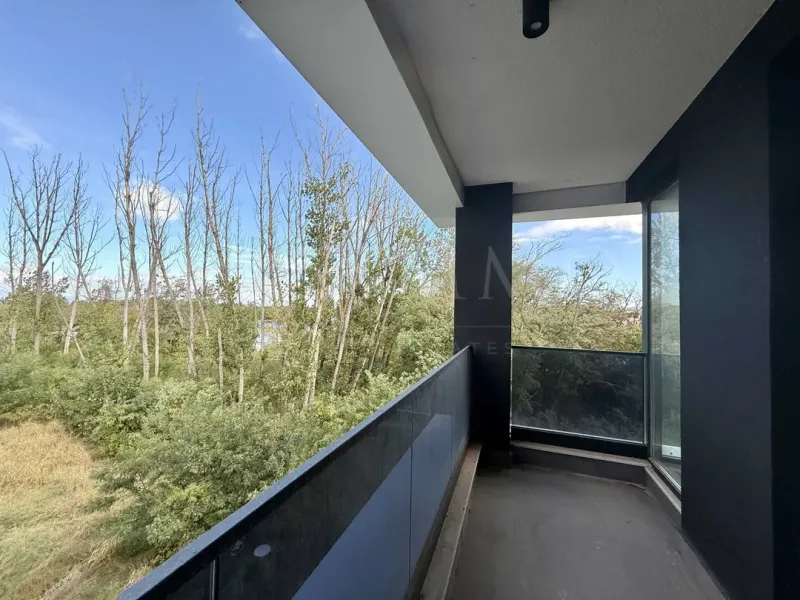 Elegant Plovdiv Apartment: Rowing Base & Mountain Views - Image 3