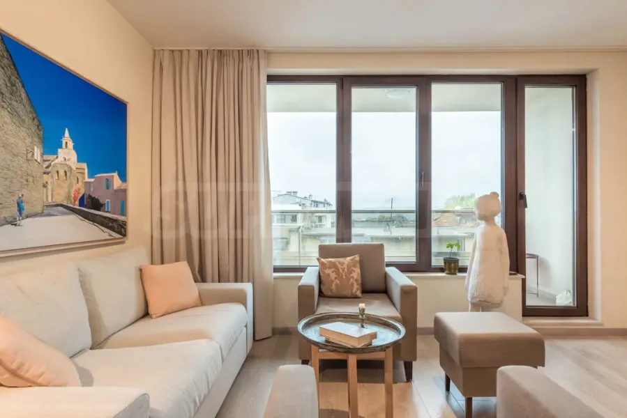 Spacious Sea View Apartment in Varna Center - Image 3