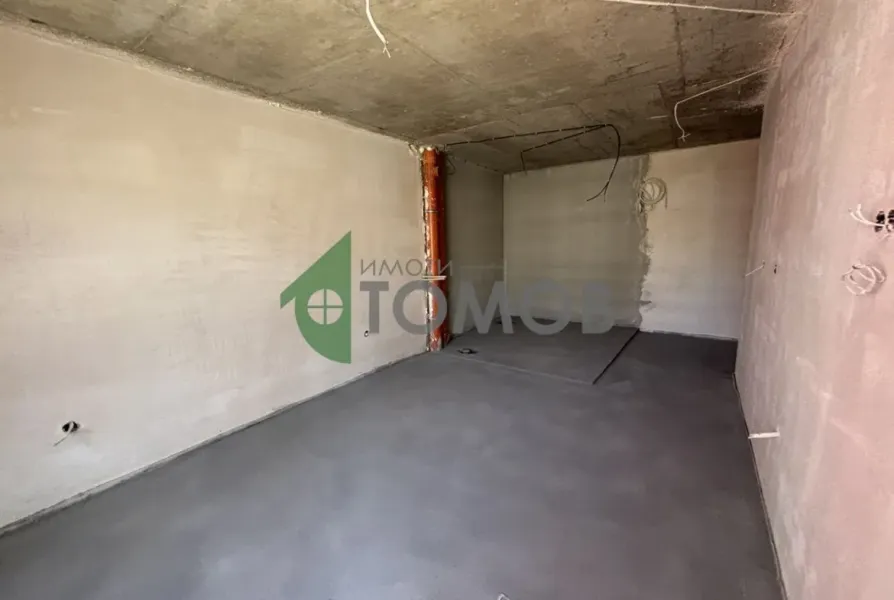 Spacious 4-Bedroom Apartment in Azimov Complex, Stara Zagora - Image 1