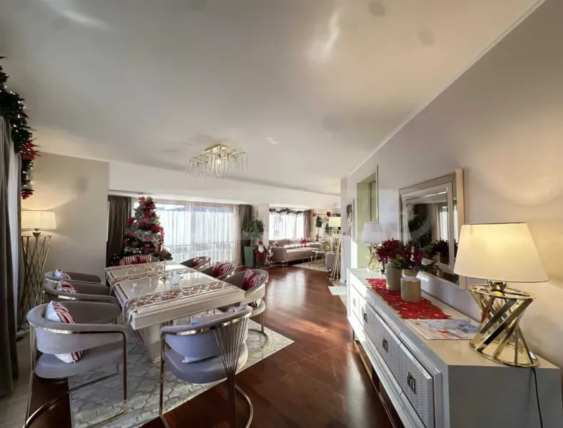 Spacious Panorama Apartment with Private Yard & Dual Parking - Image 5