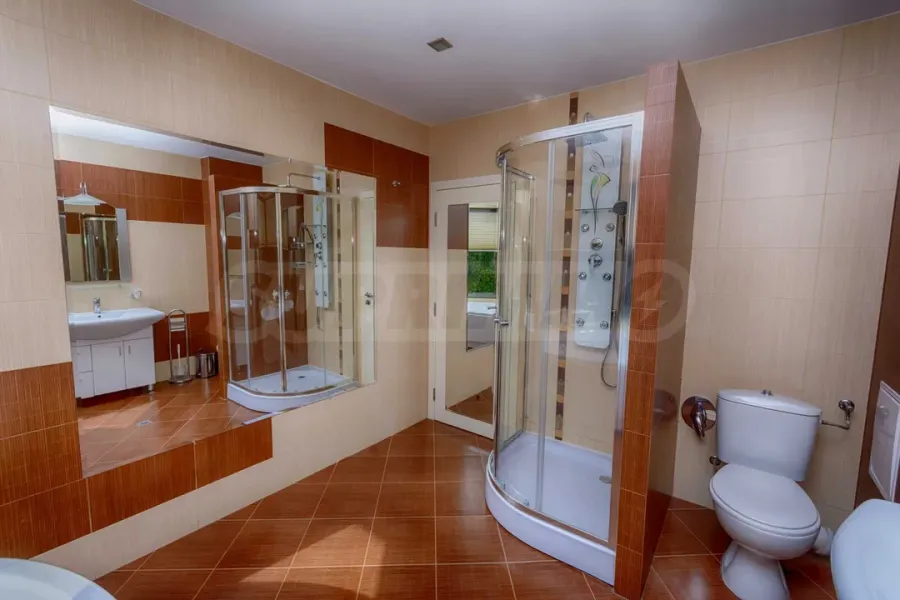 Spacious 3-Bedroom Apartment with River Views in Plovdiv - Image 4