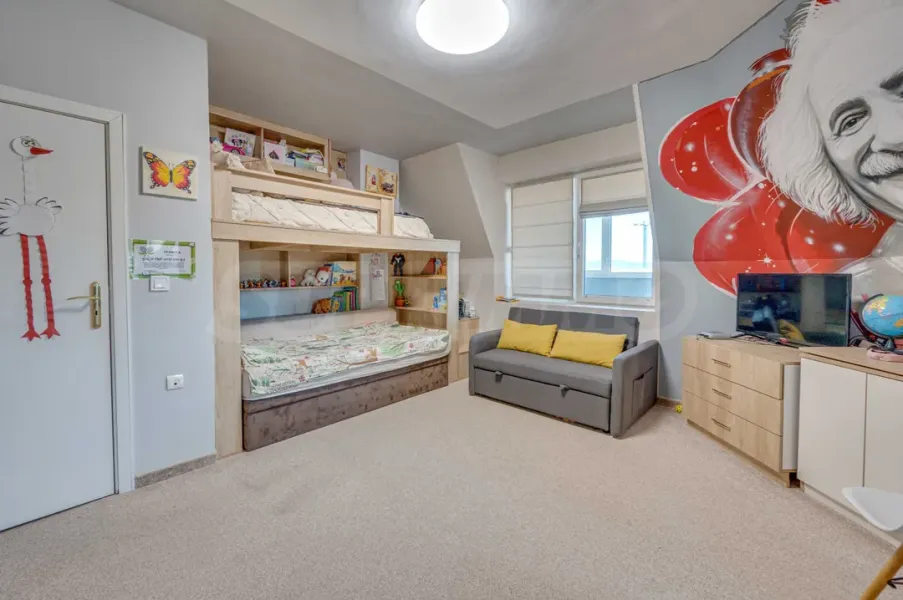 Spacious 3-Bedroom Apartment with Panoramic Views in Sofia - Image 4