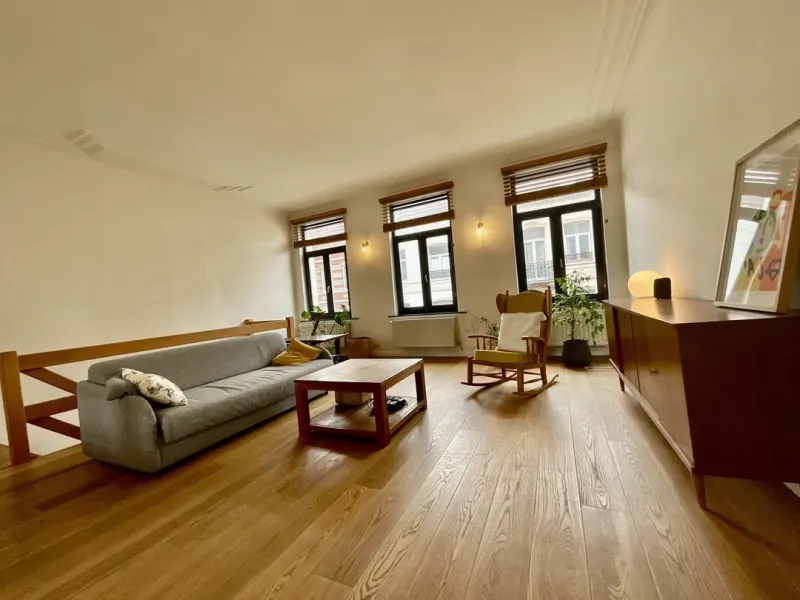 Elegant Triplex in Brussels - Charming & Spacious Residence - Image 3