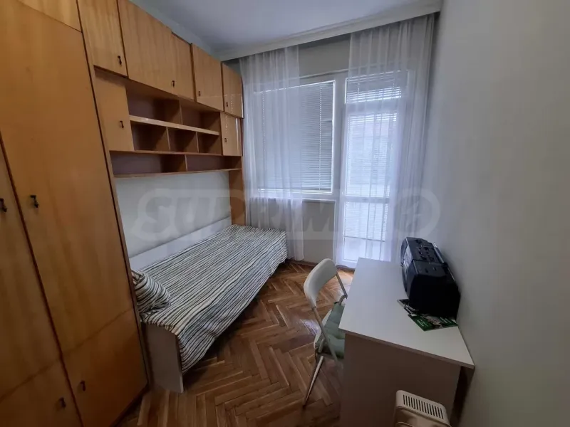 Bright 3-Bedroom Apartment in Varna's Greek Quarter - Fully Furnished - Image 1