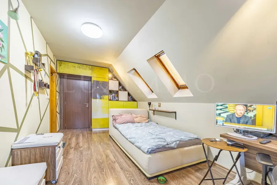 Spacious Furnished Maisonette with Stunning Sofia & Mountain Views - Image 3