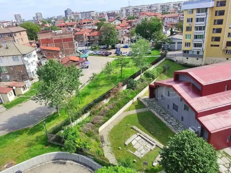 Spacious Apartment with Three Terraces in Plovdiv's Center - Image 4