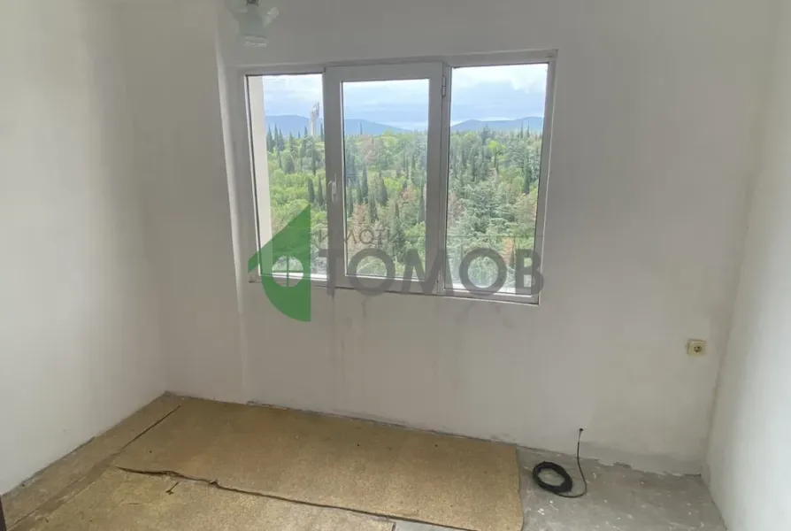 Spacious Three-Bedroom Apartment with Stunning City Views. - Image 3