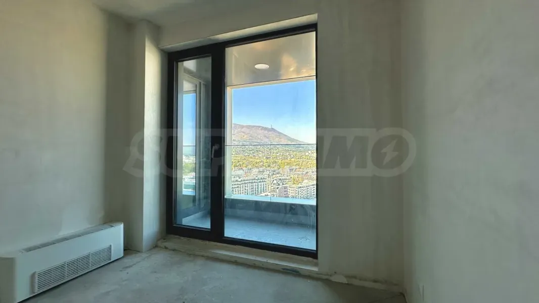 Spacious Smart Tower Apartment with Stunning City & Mountain Views - Image 4