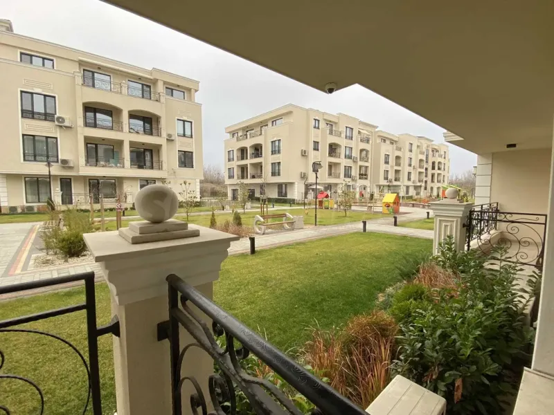 Stylish Three-Bedroom Apartment in Luxury Complex, Plovdiv - Image 2